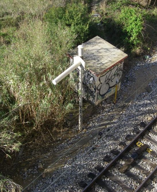 Mobile-Phone-In-Tunnel.jpg